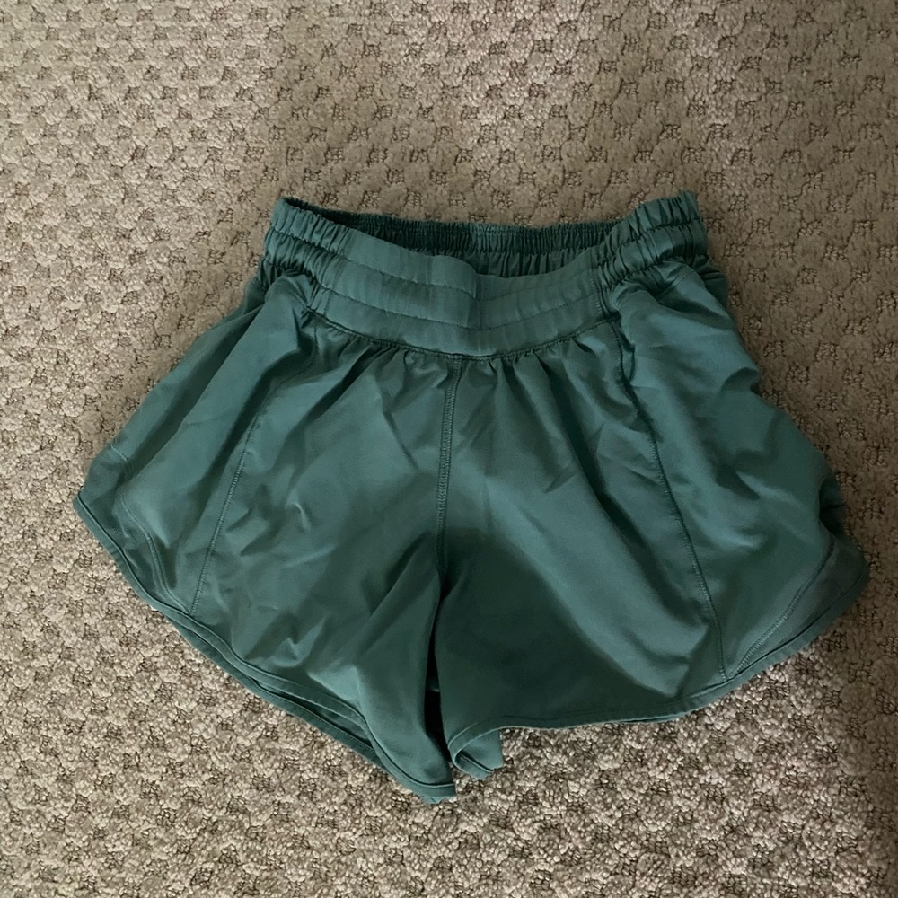 Lululemon size 2 Hottie Hot Shorts 4"